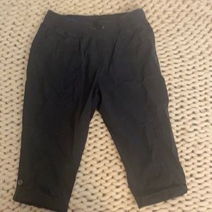Black cargo capris